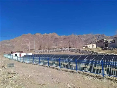 Un nouveau projet d'irrigation par pompage d'eau photovoltaïque-a été officiellement mis en servi...